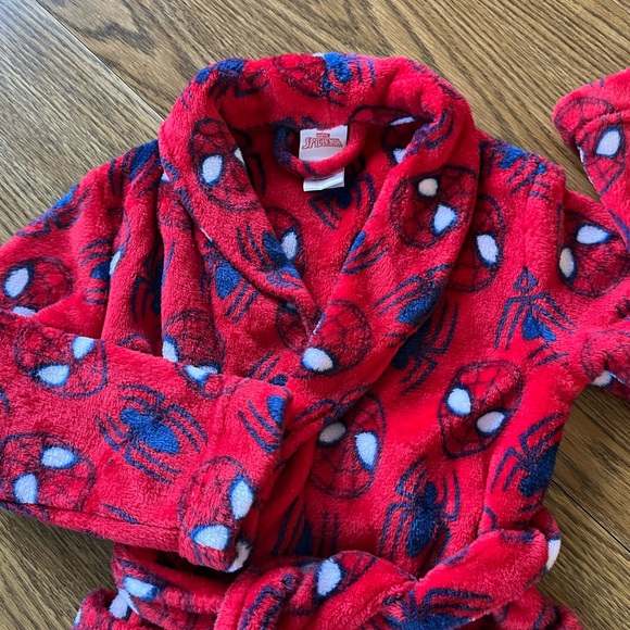 Marvel Spider-Man Size 6 Robe - Red and Blue - Picture 4 of 6